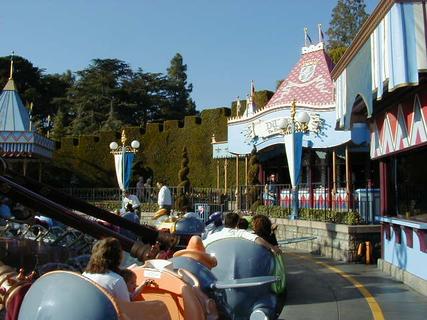 Dumbo ride<br>Location: <a href="https://www.google.com/maps/search/?api=1&query=33.81361,-117.91894" target="_new">Disneyland</a>